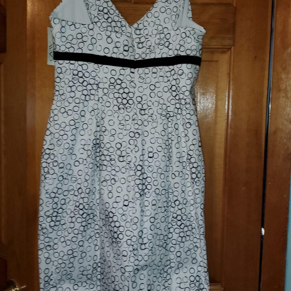 Dress - Picture 7 of 8